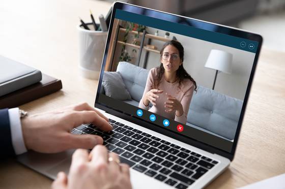 “Online solliciteren wordt voor veel werkzoekenden een verplichting”: experts vrezen nog meer discriminatie van vijftigplussers