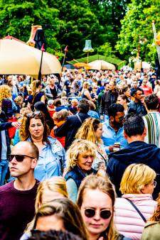 Grote drukte op de eerste dag van foodtruckfestival Lepeltje Lepeltje in Dordrecht