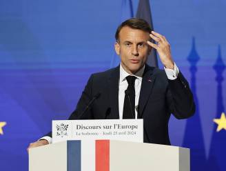 Macron pleit voor grotere investeringen in Europese defensie: “Anders dreigt Europa dood te gaan” 