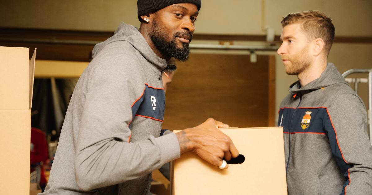 Spelers van Willem II in actie voor minderbedeelden in Tilburg ‘1 op