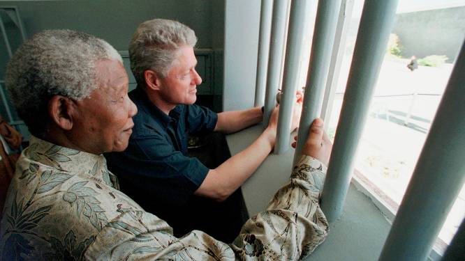 Zuid-Afrika woest om veiling sleutel van cel Nelson Mandela: ‘Behoort toe aan het volk’