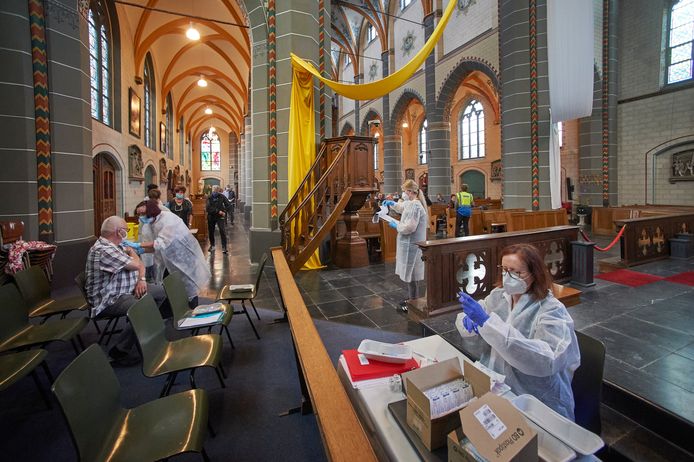 Vaccineren tegen corona in de Geffense kerk. 
Fotograaf: Van Assendelft/Jeroen Appels