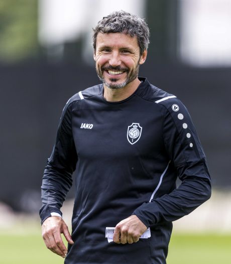 Van Bommel sprak met Overmars over exit bij Ajax: ‘Wil niet zeggen dat je nooit meer kan samenwerken’