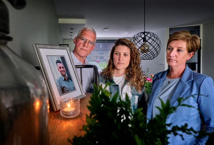 De ouders en zus van de vermoorde Paul Pluijmert doen na de rechtszaak hun verhaal.