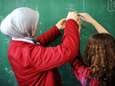Onderwijsgedeputeerde wil af van hoofddoekenverbod op school: "De wereld ziet er nu anders uit"