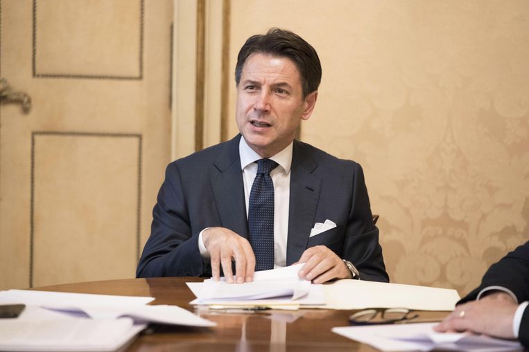 Nieuwe Italiaanse regering is gevormd, legt