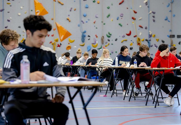 Esports en Dota 2 zijn dit jaar onderdeel van het vwo-eindexamen wiskunde A. Leerlingen moeten onder andere vragen over prijzenpotten en spelersrollen beantwoorden.