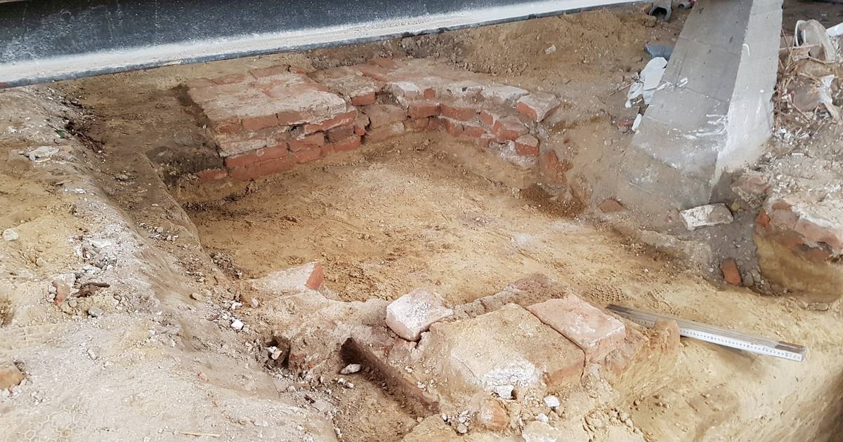 is de ontdekking van een 14de eeuwse stadsmuur in deventer kerk sta in de weg bij verbouwing of niet deventer ad nl