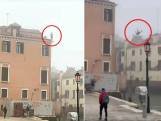 “Idiot”: un homme recherché pour avoir sauté dans un canal de Venise depuis un immeuble