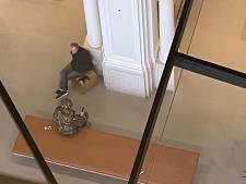 Urenlange gijzeling in Apple Store op Leidseplein voorbij, gijzelnemer in handen politie