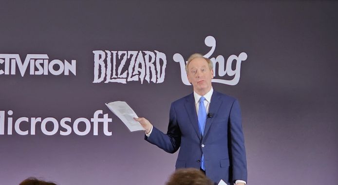 Brad Smith, de bestuursvoorzitter van Microsoft, tijdens een persconferentie in Brussel.