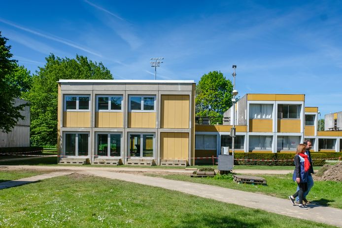 Een archiefbeeld van de oude herkenbare studentenkoten aan de VUB-campus in Etterbeek. De ‘fermented food pilot plant’ werden niet in de gele, maar in de blauwe gebouwen ondergebracht.
