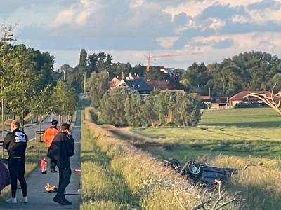 Drie gewonden bij zware buiteling in gracht in Zonnebeke op weg naar vrijgezellenavond