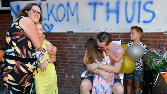 Corona kreeg Alexander (36) uit Hoogland niet klein: ballonnen en tranen bij welkom thuis