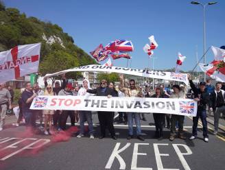 Protesten tegen immigratie leggen transport in haven van Dover lam