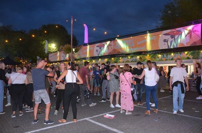 'Tournee Generale' ging van start met de Summer Party, volledig in zomerse sfeer.