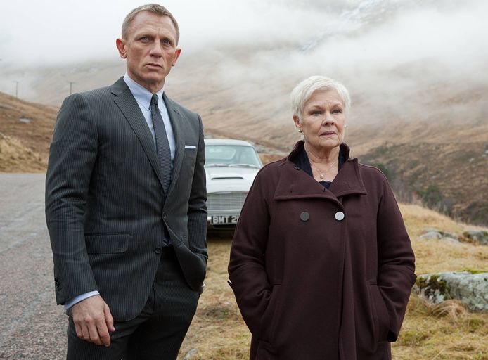 Wie kruipt er in de voetsporen van Daniel Craig als James Bond? Hier met Judi Dench in 'Skyfall'