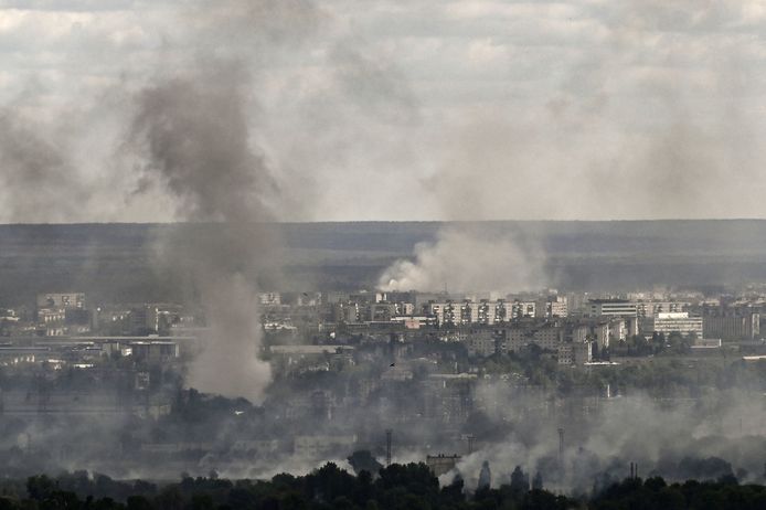 Rook na bombardementen op Severodonetsk.