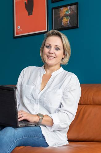 Ambtenaar Amy (45) werd ondernemer: “Maandelijks kan ik gemiddeld zo’n 8.000 euro factureren voor 30 à 35 uur werken per week”