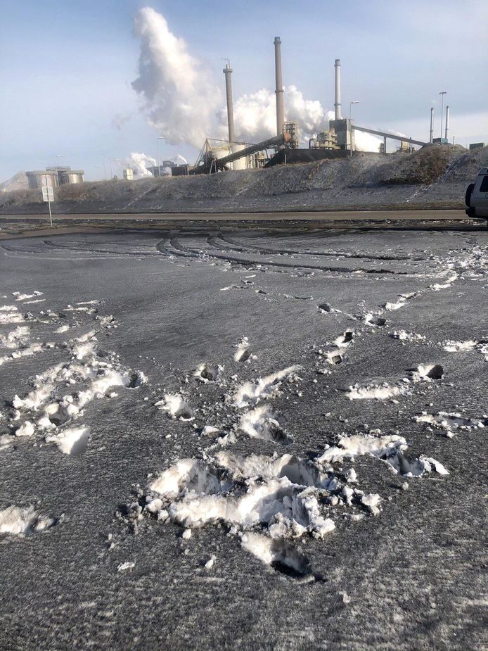 Zwarte sneeuw bij Tata Steel.