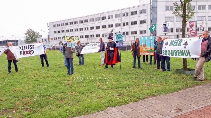 Protestactie bij Industriepark Kleefse Waard tegen de biomassacentrale daar.