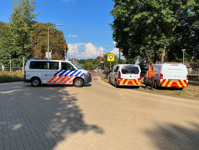 Ganzeboomlaan Raalte, vliegtuigbom gevonden. N35 dicht, treinen rijden niet