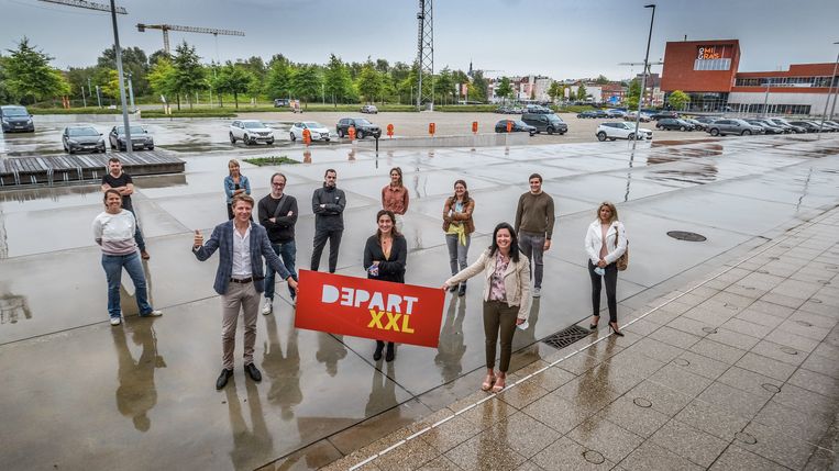 De initiatiefnemers op Weide, waar het coronaproof evenementenplein Depart XXL komt. Beeld Henk Deleu