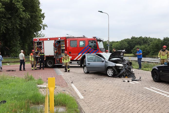Botsing Kanaaldijk Dongen, bestuurder gewond.