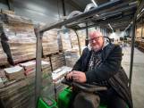 Krantenbezorgers lopen dubbele wijken, toch lukt het niet om overal op tijd de krant te bezorgen