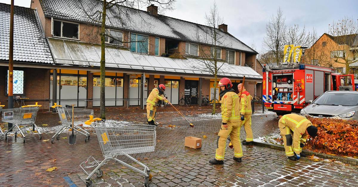 Cobra’s in nachtkastje scholier ontploffen als hij nét de deur uit is. Klap blaast ruiten uit hun sp