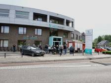 Chemische lucht in gezondheidscentrum Cuijk: brandweer ontruimt hele pand