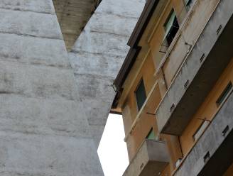 Tonen deze foto's oorzaak van ramp in Genua? Steunpilaar lijkt deels weggekapt om rond gebouw te passen