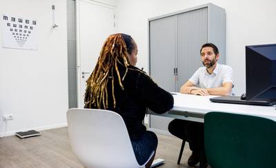Tilburgse straatarts: ‘Arbeidsmigrant mag onze pakjes sorteren, maar als-ie op straat belandt, is he