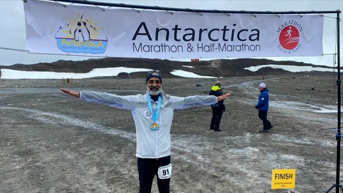 Nasser Nadjmi liep een marathon op Antarctica voor het goede doel