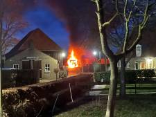 Commotie bij feest als bus van de cateraar in brand staat: ‘Krijgen we nu crème brûlée?, vroegen ze. Maar echt leuk was het niet’