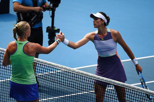 Kiki Bertens feliciteert Garbiñe Muguruza.