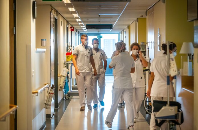 In diverse ziekenhuizen in de regio neemt het aantal covid-patiënten snel toe. Ook het Catharina ziekenhuis in Eindhoven ziet een fikse stijging.  (archieffoto)