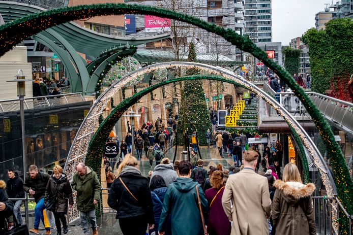 Archiefbeeld ter illustratie: winkelend kerstpubliek in de Koopgoot in Rotterdam