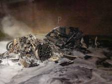 Weinig van geparkeerde auto over na verwoestende brand in Helmond