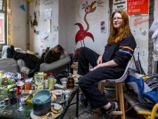 Al maanden hebben Madelief (19) en Jack (21) dit pand in Utrecht gekraakt: ‘Sorry voor de troep’