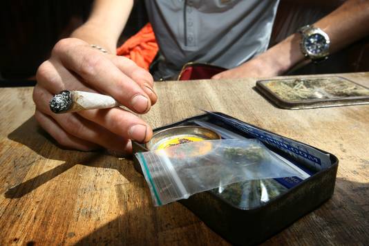 Het weren van buitenlandse coffeeshopbezoekers heeft volgens burgemeester Paul Depla in Breda tot veel minder overlast geleid.