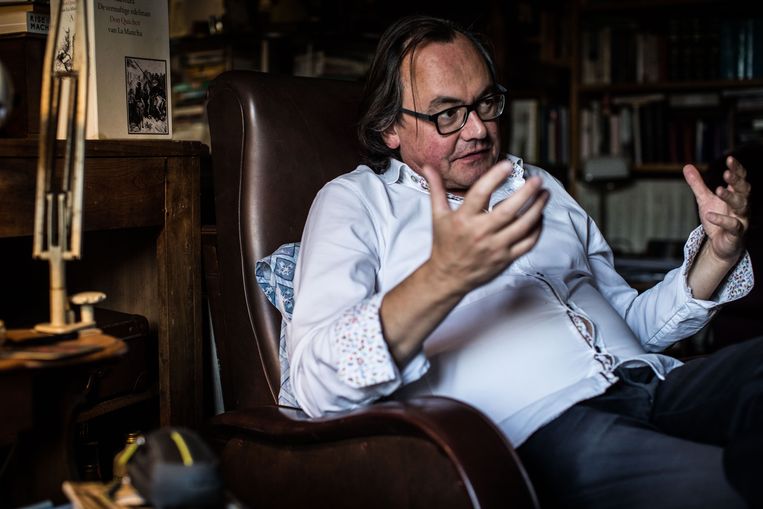 Filosoof Johan Braeckman ging tien jaar geleden in debat met Nordine Taouil, die de evolutietheorie afdoet als onzin. Vandaag vindt hij zo'n gesprek geen goed idee meer.  Beeld Bas Bogaerts