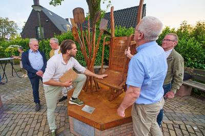Roestig kunstwerk eert traditie van vereende krachten in Keldonk