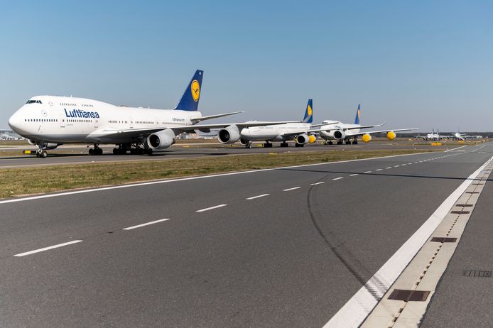 Op het vliegveld in Frankfurt is een landingsbaan opgeofferd om vliegtuigen te kunnen parkeren