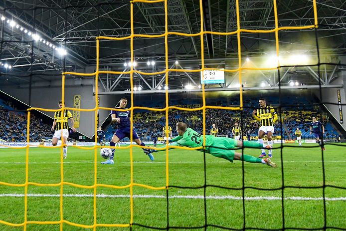 Carlos Vinícius tekent voor de 0-4.