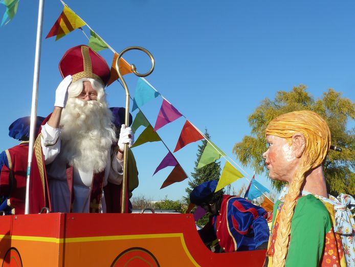Sinterklaas en reus Mie Potlood.