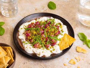 Wat Eten We Vandaag: Burrata dip met rode druiven