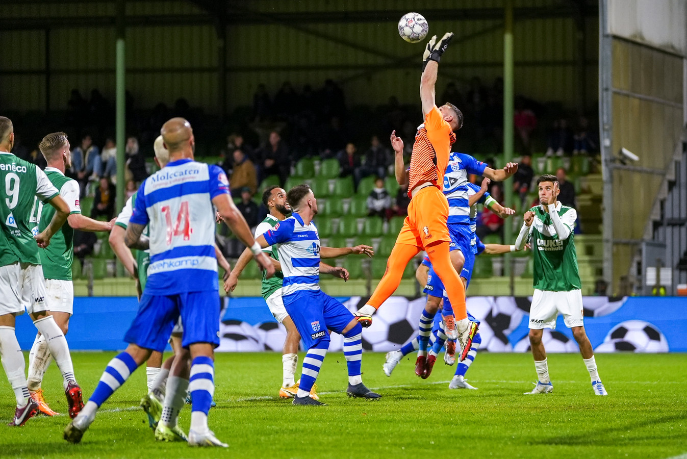 FC Dordrecht deklasseert PEC Zwolle dat er met een 30 nederlaag nog