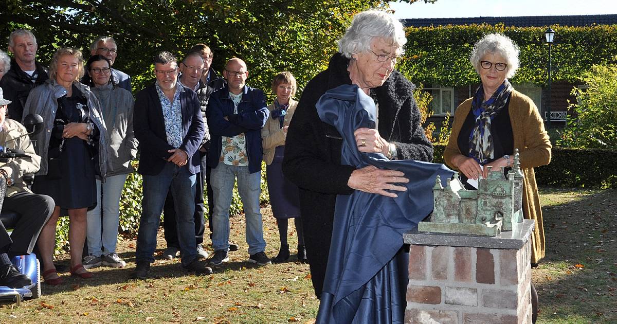 Kunstwerk Kasteel 't Juffere na 26 jaar eindelijk op zijn plek in Oploo