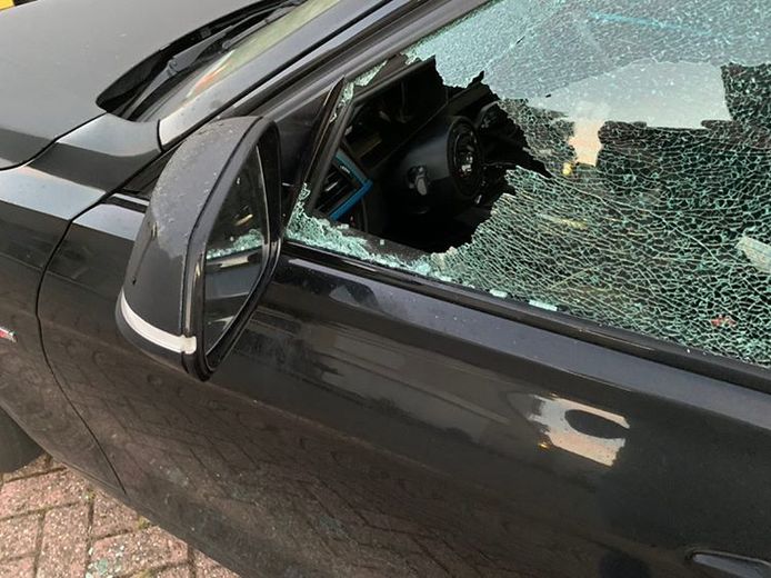 Op De Stoelen Na Werd Alles Uit De Auto Van Rony Gestolen Hij Is Niet Het Enige Slachtoffer Oosterhout Bndestem Nl